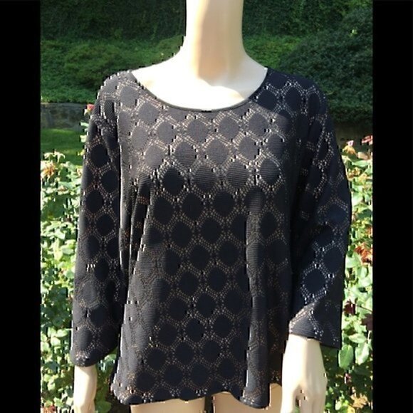VINCE CAMUTO Black Overlay White Laser Cut Polka Dot 3/4 Sleeve Blouse Top sz XS - Picture 2 of 5